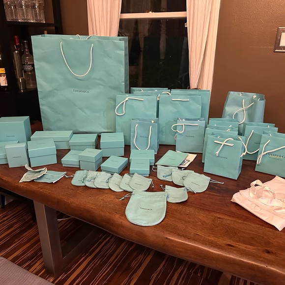 Tiffany, Louis Vuitton, Dior, Gucci & Jimmy Choo Shopping Bags and Boxes. - Picture 7 of 12